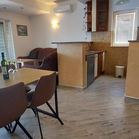Adriatic - Apartment With Jacuzzi Собра Экстерьер фото