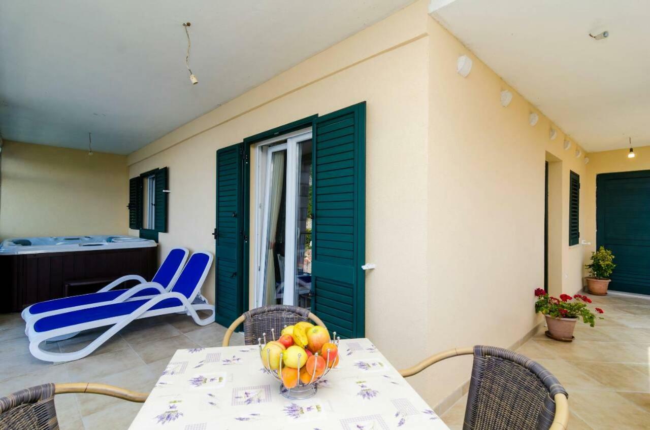 Adriatic - Apartment With Jacuzzi Собра Экстерьер фото